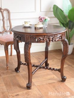 アンティークのテーブル、彫刻が美しいフランス生まれのダイニングテーブル