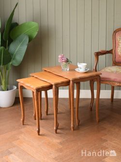 アンティーク家具 アンティークのテーブル フランスのアンティークテーブル、３台セットになった猫脚のネストテーブル