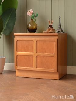 アンティーク家具 アンティークのキャビネット ヴィンテージのサイドキャビネット、イギリスで見つけたネイサン社(Nathan)のキャビネット