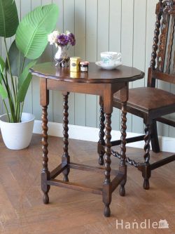 アンティーク家具 アンティークのテーブル イギリスのアンティークテーブル、ツイスト脚のキレイなオーク材のサイドテーブル