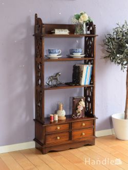 アンティーク家具 アンティークのキャビネット 英国のアンティークキャビネット、透かし彫りが美しいオープンシェルフ