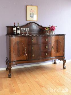 アンティーク家具 アンティークのキャビネット 英国のアンティーク家具、杢目が美しい猫脚のサイドボードキャビネット