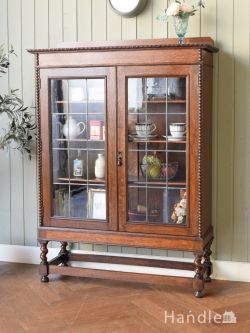 アンティーク家具 アンティークのキャビネット 美しいステンドグラスの扉、英国アンティーク家具のブックケース(本棚)