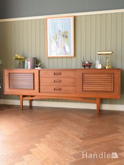 アンティーク家具 アンティークのキャビネット 北欧スタイルのおしゃれなビンテージ家具、カッコいいデザインのサイドボード