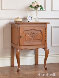 アンティーク家具 アンティークのキャビネット フランスで見つけた猫脚アンティーク家具、脚の長いナイトテーブル