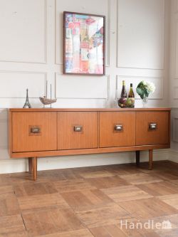 北欧スタイルのおしゃれなビンテージ家具、カッコいいデザインのサイドボード