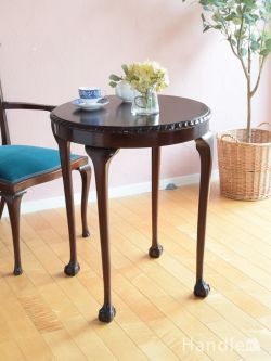 アンティーク家具 アンティークのテーブル 英国のアンティークテーブル、クロウ＆ボールの脚が美しいサイドテーブル