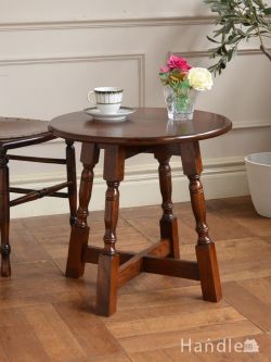 英国のアンティークテーブル、おしゃれな脚の丸いコーヒーテーブル