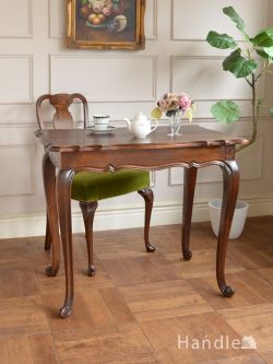 フランスの美しいアンティーク家具、優雅な猫足のティーテーブル
