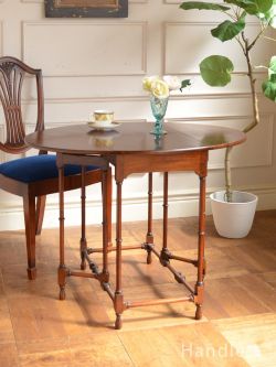 アンティーク家具 アンティークのテーブル イギリスの折り畳みテーブル、細い足が魅力のアンティークのゲートレッグテーブル