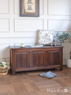英国アンティークのおしゃれな収納ブランケットボックス、リネンフォールドの彫が美しいコファ