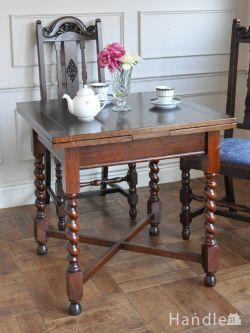アンティーク家具 アンティークのテーブル 英国のアンティークのドローリーフテーブル、伸び縮みする伸長式の2人用ダイニングテーブル