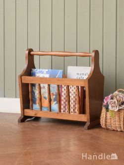 フランスから届いたアンティークのおしゃれな家具、持ち手付きの便利なマガジンラック