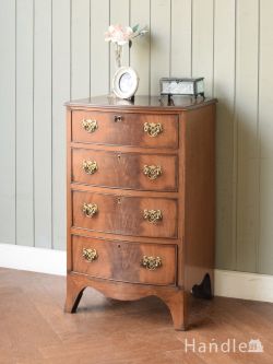 英国のベッドサイドチェスト、マホガニー材の木目が美しいアンティークの家具