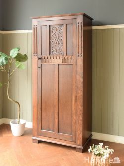 アンティーク家具 ワードローブ 英国アンティークのワードローブ、扉の彫刻がキレイなイギリスの洋服ダンス