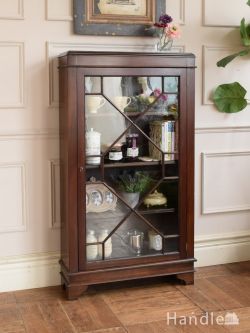 アンティーク家具 アンティークのキャビネット イギリスから届いたアンティーク家具、シノワズリのガラス扉のキャビネット
