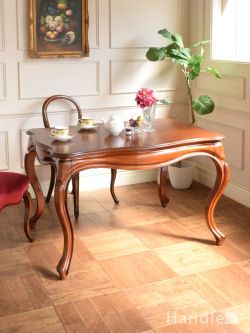 フランスのアンティーク家具、美しすぎる曲線を描くマホガニー材のダイニングテーブル