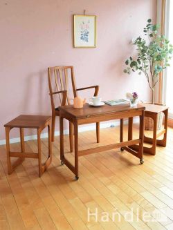 イギリスのビンテージ家具、マッキントッシュ社のおしゃれなネストテーブル