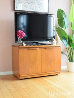 アンティーク家具 アンティークのサイドボード イギリスで見つけた北欧スタイルのヴィンテージサイドボード、おしゃれなデザインのテレビボード