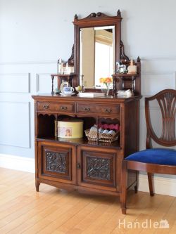 英国アンティークの美しい家具、マホガニー材のドレッサーパーラーキャビネット