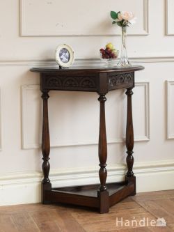 アンティーク家具 アンティークのテーブル 英国のアンティークの家具、お月様の彫刻が美しいオーク材のコンソールテーブル