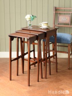 アンティーク家具 アンティークのテーブル 英国のアンティークテーブル、杢目が美しいめずらしいネストテーブル