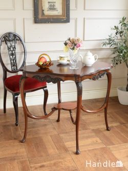 アンティーク家具 アンティークのテーブル イギリスの華やかなアンティークのティーテーブル、優雅な猫脚のサイドテーブル