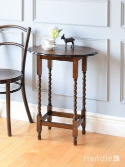 アンティーク家具 アンティークのテーブル 英国アンティークのおしゃれなテーブル、ツイスト足のオケージョナルテーブル