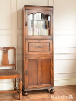 アンティーク家具 ビューロー イギリスから届いたアンティークのステンドグラス扉付きの本棚、ライティングビューローブックケース