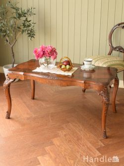 イギリスで見つけたウォールナット材のアンティーク家具、木目が美しいコーヒーテーブル