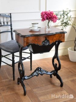 アンティーク家具 アンティークのテーブル 英国から届いたアンティークのサイドテーブル、マホガニー材のソーイングテーブル