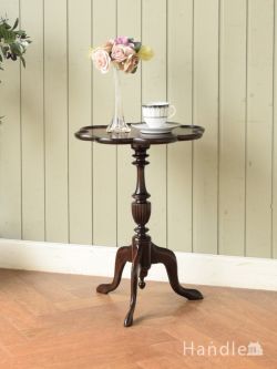 アンティーク家具 アンティークのテーブル 英国アンティークのティーテーブル、お花の天板が可愛いトライポッド脚のワインテーブル