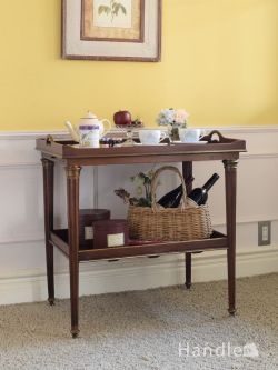 マホガニー材のおしゃれなアンティークの家具、イギリスで見つけた伸長式のサイドテーブル