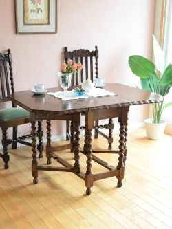 アンティーク家具 アンティークのテーブル 重厚感あるツイスト足がおしゃれなアンティークの伸長式テーブル、英国のゲートレッグテーブル
