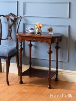 アンティーク家具 アンティークのテーブル イギリスのアンティークテーブル、挽き物細工の脚がおしゃれなオケージョナルテーブル