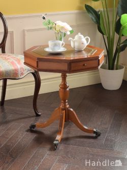 アンティーク家具 アンティークのテーブル イギリスから届いたアンティークの八角形テーブル、革張りのドラムテーブル