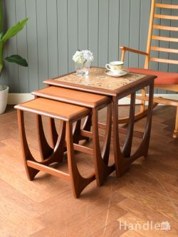 アンティーク家具 アンティークのテーブル イギリスから届いたG-プランのビンテージテーブル、天板のタイルがおしゃれなネストテーブル