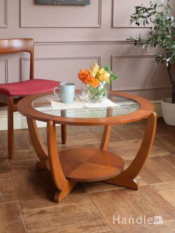 アンティーク家具 アンティークのテーブル ビンテージのコーヒーテーブル、イギリスから届いた丸い形のローテーブル