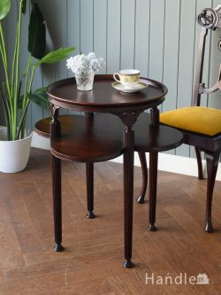 アンティーク家具 アンティークのテーブル 英国から届いためずらしいアンティークテーブル、下棚付きのアフタヌーンティーテーブル