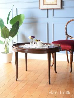 アンティーク家具 アンティークのテーブル 英国から届いためずらしいアンティークテーブル、トレイが付いたオーバル型のローテーブル