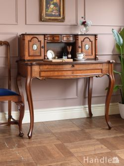 英国アンティークの書斎机、ウォールナット材の美しいライティングデスク