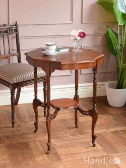 高級感たっぷりの英国アンティークテーブル、マホガニー材のおしゃれなティーテーブル
