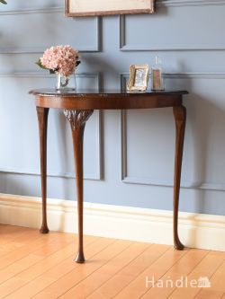 アンティーク家具  英国から届いたおしゃれなアンティーク飾り台、ハーフムーン型の美しいコンソールテーブル