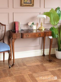 アンティーク家具 アンティークのデスク・書斎机 英国の美しいアンティークデスク、ウォールナット材のライティングコンソールテーブル