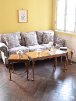 英国アンティークの美しいコーヒーテーブル、3台揃ったネストテーブル