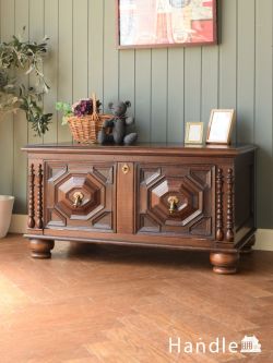 アンティーク家具 アンティークのサイドボード 英国アンティークのおしゃれなサイドボード、彫が美しいアンティークのテレビ台