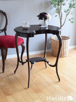 アンティーク家具 アンティークのテーブル イギリスから届いたアンティークのサイドテーブル、キドニー型のオケージョナルテーブル