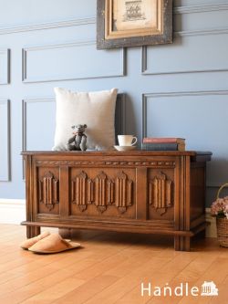 アンティーク家具 ブランケットボックス・収納ボックス 英国アンティークのおしゃれなブランケットボックス、リネンフォールドの彫が美しいコファ