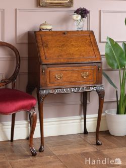 アンティーク家具 ビューロー 美しい猫足のアンティークビューロー、イギリスから届いたウォールナット材のデスク