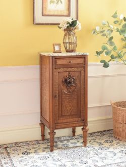アンティーク家具 アンティークのキャビネット フランスから届いた天然大理石天板の美しい家具、扉の装飾が美しいアンティークのサイドキャビネット